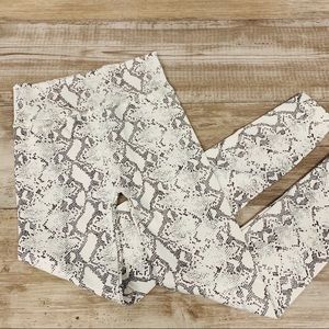 Cozy Fleece Lined Leggings with Chic Snakeskin Ribbon Print NWOT Small/Medium